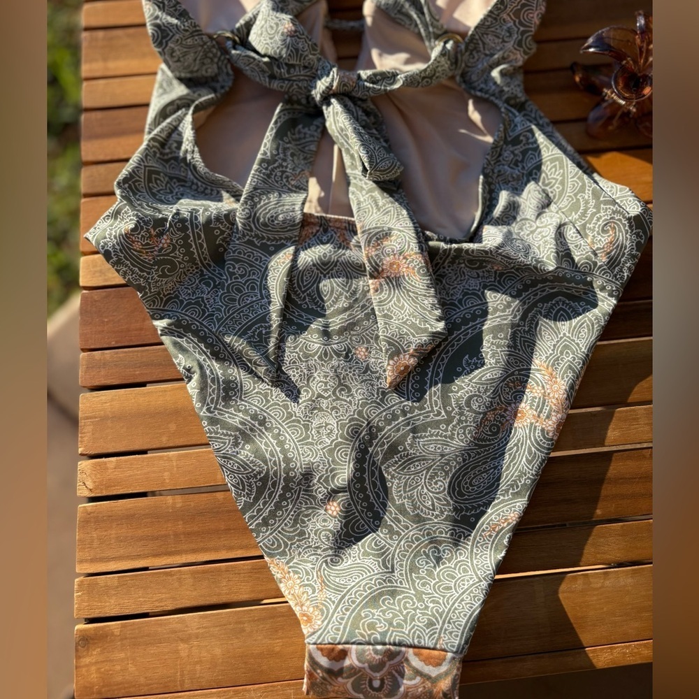 SIZE 10 NWT Aqua Blu Maddison adjustable One-Piece Swimsuit - Paisley - Picture 7 of 9